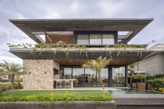 Ocean House / Biazus Arquitetura