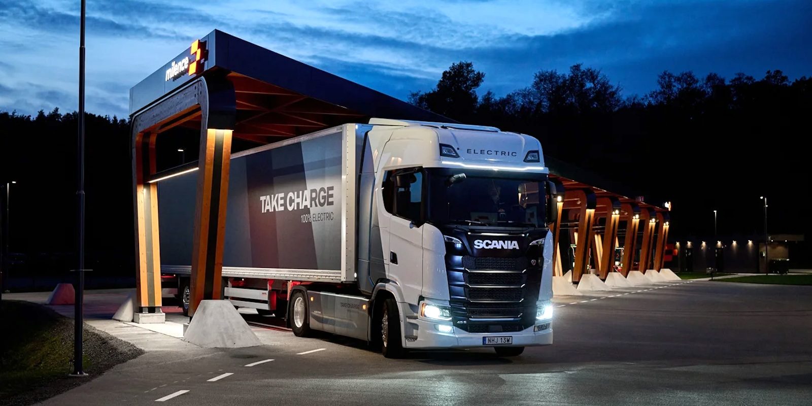 JUNA puts more than 100 Scania electric semi trucks to work