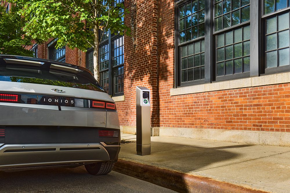 NYC selects it’s electric to build out curbside EV charging network