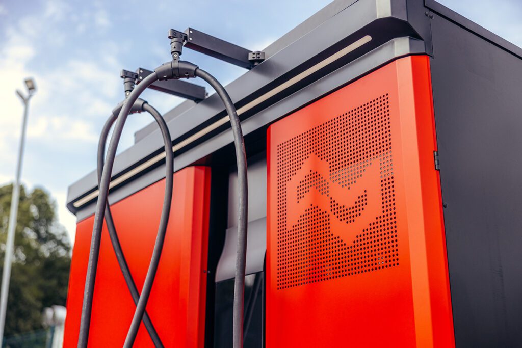 TUAL’s PowerUp battery-integrated charging technology keeps mission-critical commercial EVs rolling in the UK