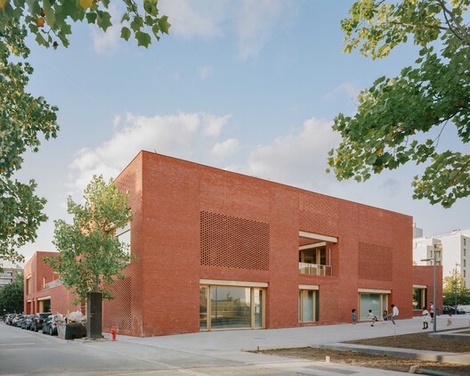 Jacques Prévert Public Services Center / HEMAA Architectes