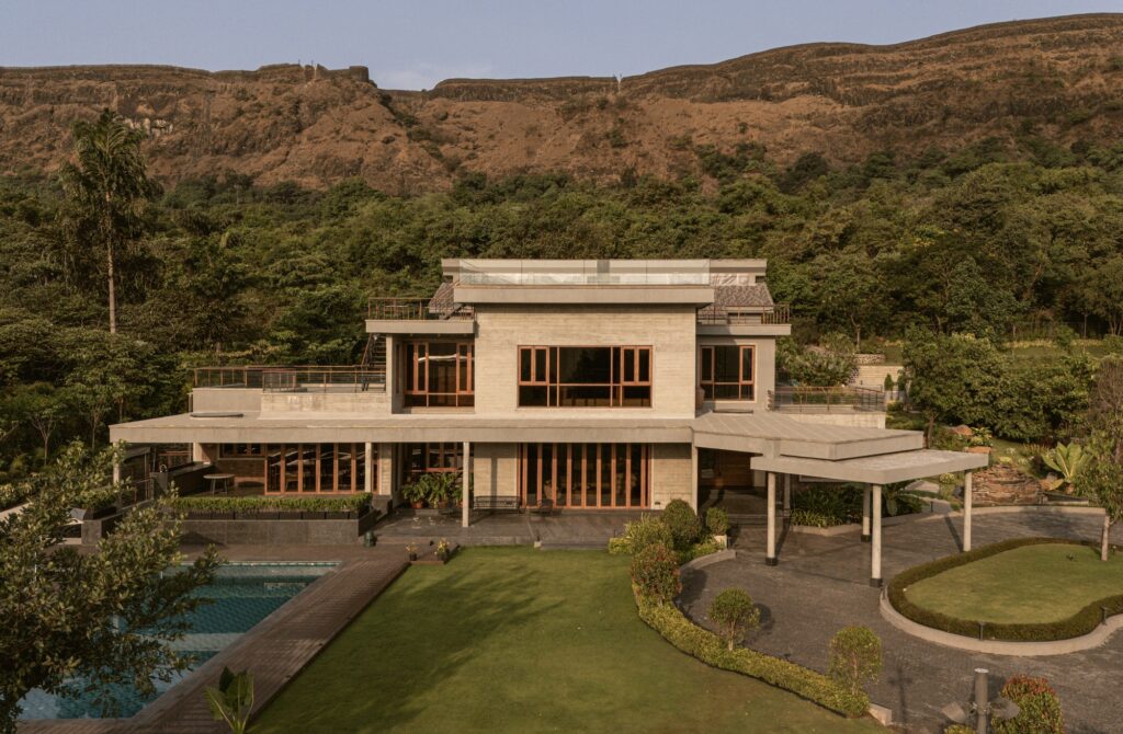 6AM House  / Studio PKA