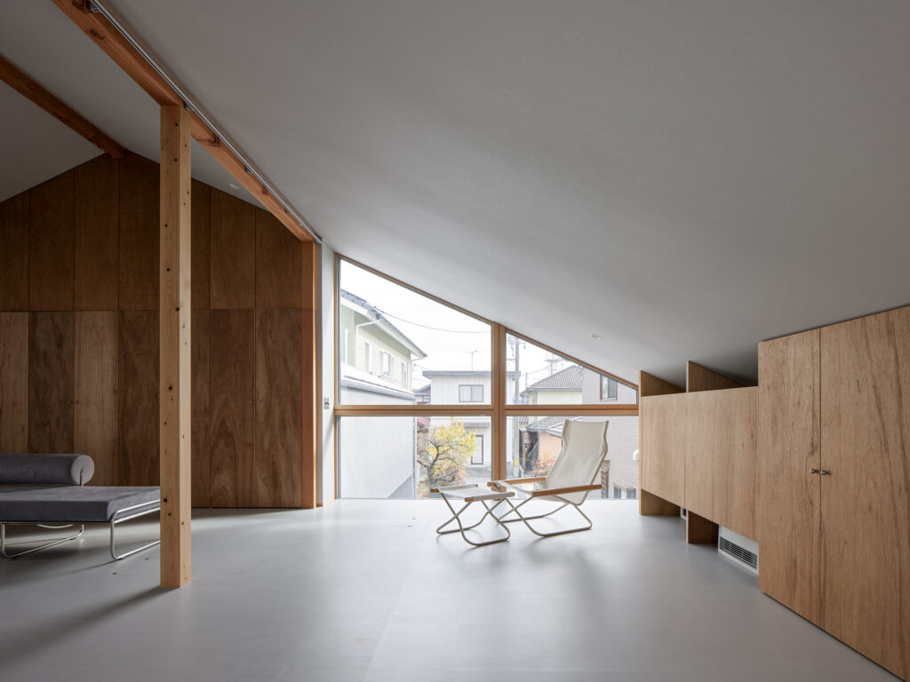 House in Kamiyasu / Yutaka Yoshida Architect & Associates
