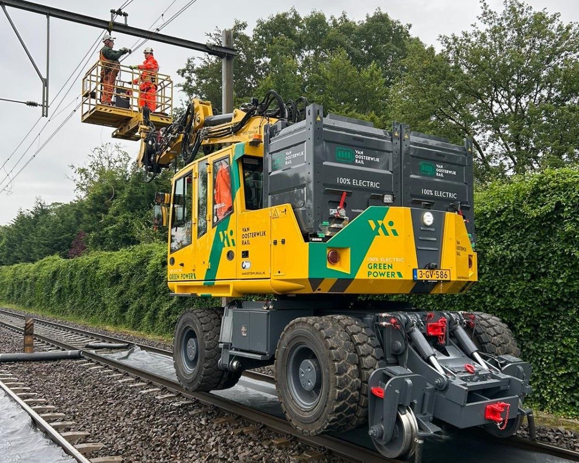 E-quipment highlight: AMT’s hot-swapping battery electric rail excavator