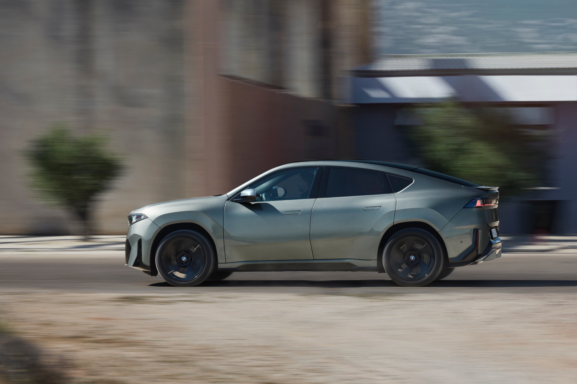 BMW’s new iX4 has 428 miles of range, but it starts at north of $66,000 [Images]