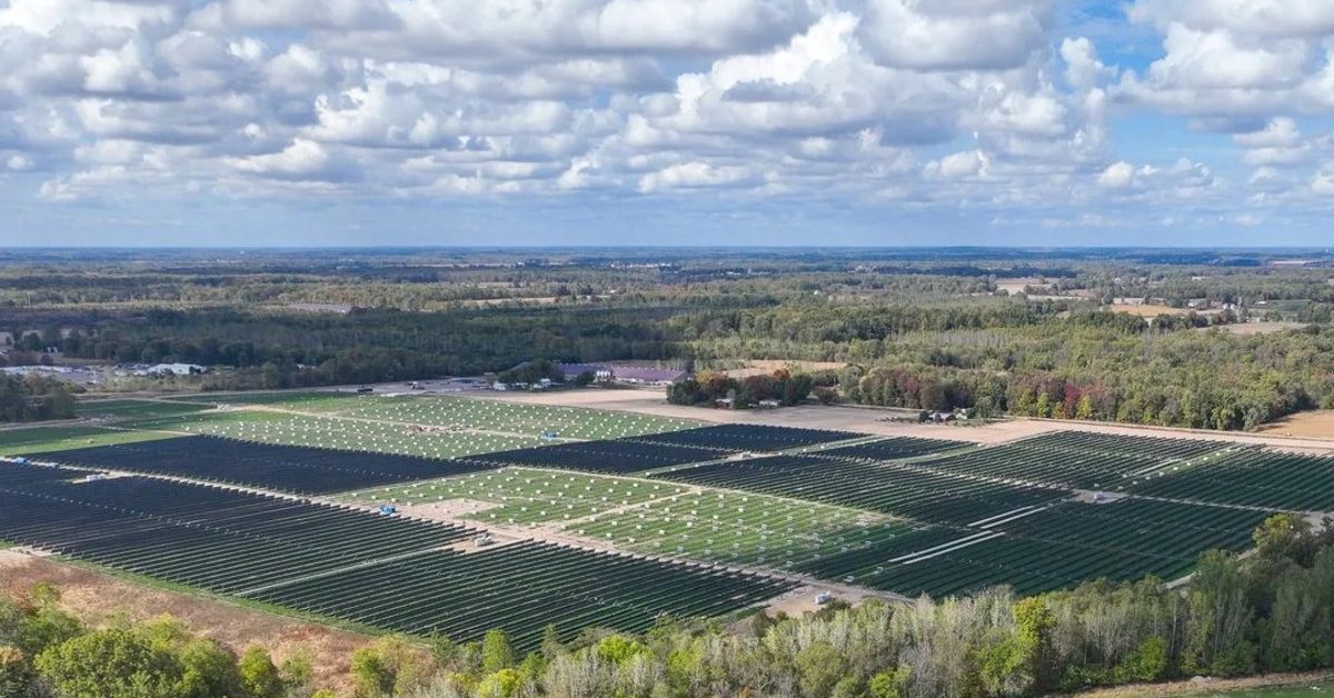 Ford backs a big new solar farm for its Michigan factories