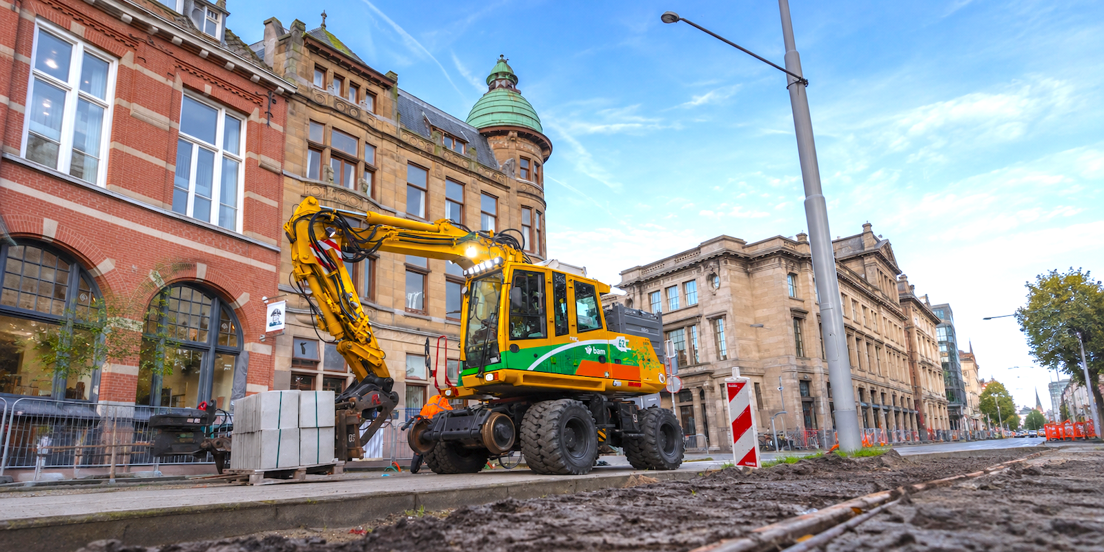 E-quipment highlight: AMT’s hot-swapping battery electric rail excavator