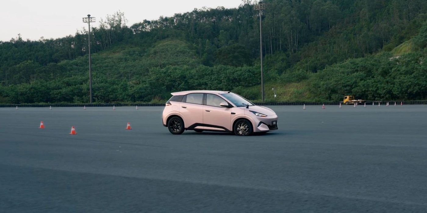 BYD’s $10,000 EV blows a tire at nearly 90 mph — Watch what happens