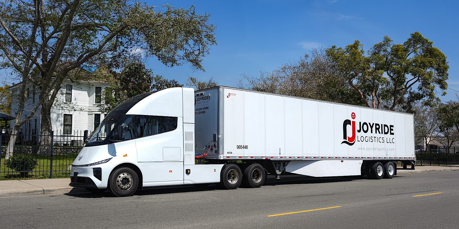 PGE gets it: electric semi trucks provide HEAVY DUTY backup for the grid
