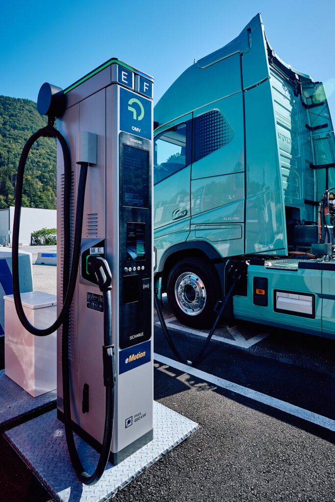 Siemens and OMV deploy high-power electric truck charging in Austria
